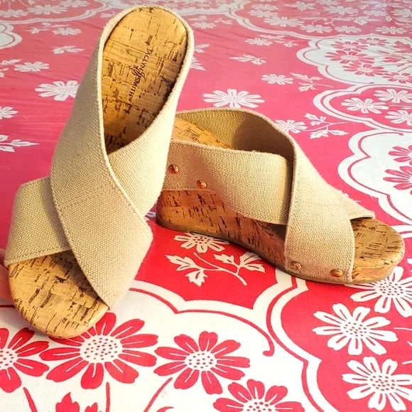 3/$15 Jaclyn Smith sz 6 faux cork wedges - Picture 1 of 8